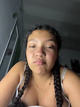 PetiteKattia online show from February 7, 2026, 4:42 am