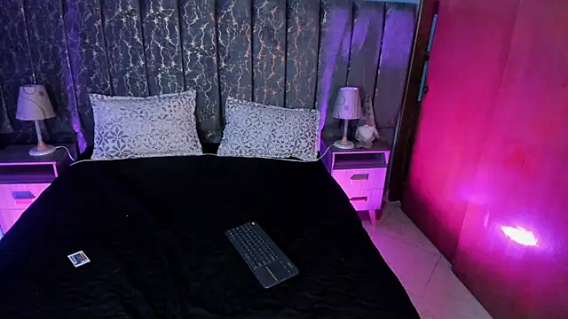 Atenea Velle online show from December 1, 2025, 1:12 pm