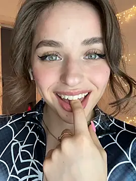 yoyogirlx online show from February 28, 2026, 1:22 pm