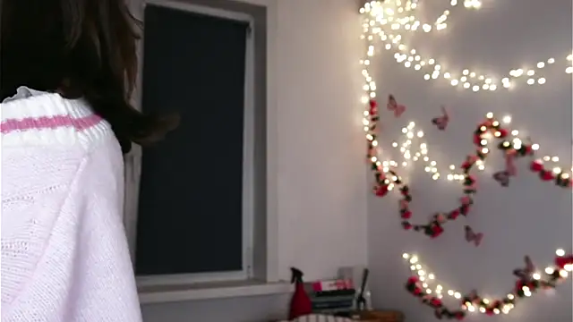 yoyogirlx online show from April 4, 2026, 1:50 pm