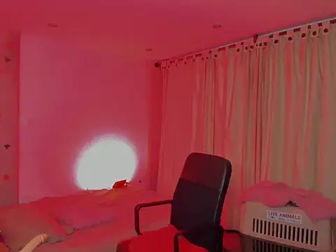 Snapshot of LaGoldenBitch chatting on June 27, 2026, 12:49 am LaGoldenBitch online show from June 27, 2026, 12:49 am