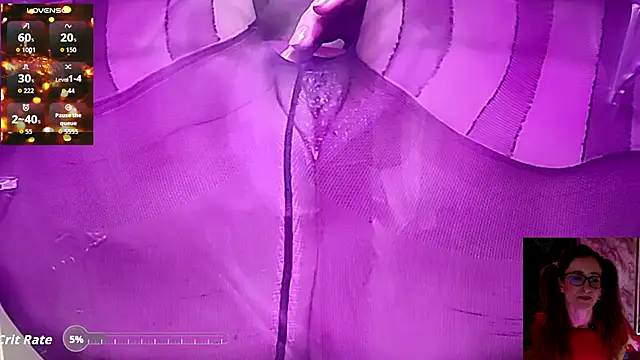 SassySquirtQueen online show from November 17, 2025, 2:43 pm