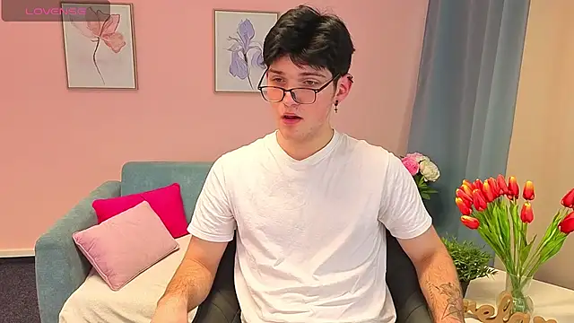 Snapshot of LiamRivers chatting on November 12, 2025, 1:59 pm LiamRivers online show from November 12, 2025, 1:59 pm