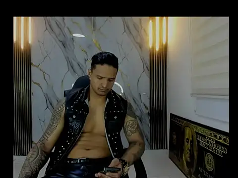 master leather online show from April 16, 2026, 9:39 pm