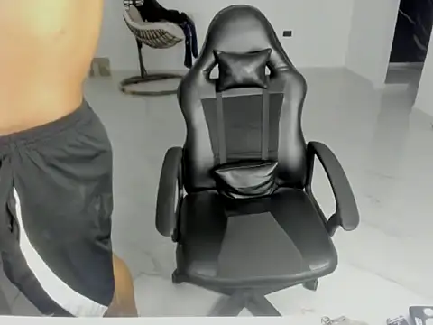 master leather online show from April 5, 2026, 6:31 am