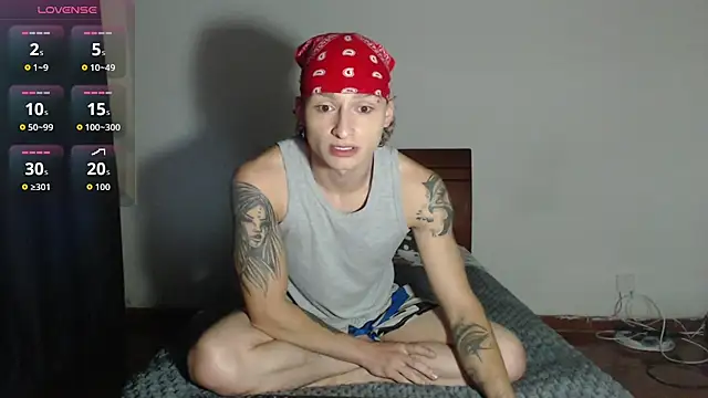 ArthurPhoenixx online show from November 13, 2025, 4:38 am