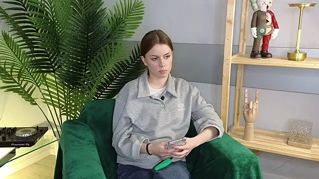 Snapshot of EliseKeath chatting on November 12, 2025, 2:43 pm EliseKeath online show from November 12, 2025, 2:43 pm