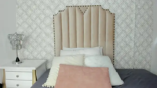 fallon grey online show from December 22, 2025, 8:09 pm