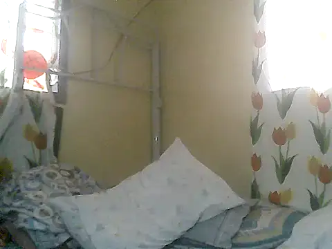 loriepinay46 online show from April 19, 2026, 9:32 am