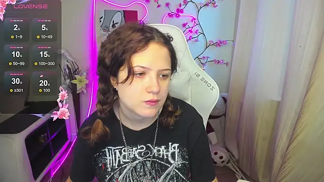 Anora Miller online show from November 27, 2025, 8:26 am