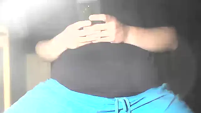 Snapshot of bigcumfrench chatting on April 17, 2026, 5:21 am bigcumfrench online show from April 17, 2026, 5:21 am