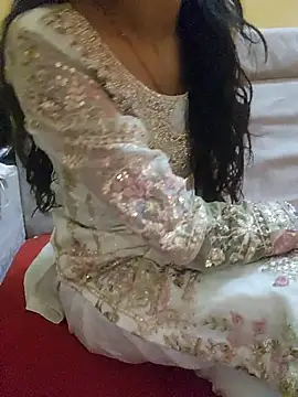 SLIMDIVAA online show from December 3, 2025, 8:47 am