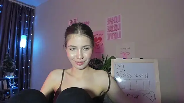 Aurora Glow21 online show from March 16, 2026, 7:49 pm