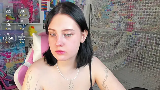 Snapshot of hey_tessa chatting on November 25, 2025, 11:21 am hey tessa online show from November 25, 2025, 11:21 am