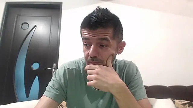 Snapshot of Dale_E chatting on November 21, 2025, 6:01 am Dale E online show from November 21, 2025, 6:01 am