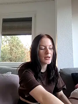 Lilly hase online show from November 18, 2025, 8:50 am