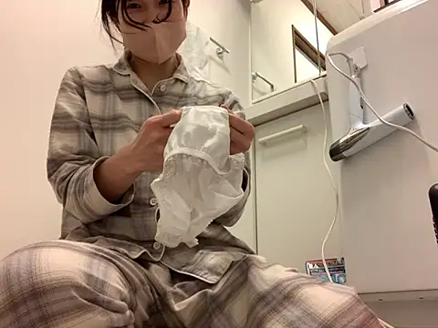 Snapshot of mayumichan13 chatting on February 9, 2026, 8:18 pm mayumichan13 online show from February 9, 2026, 8:18 pm