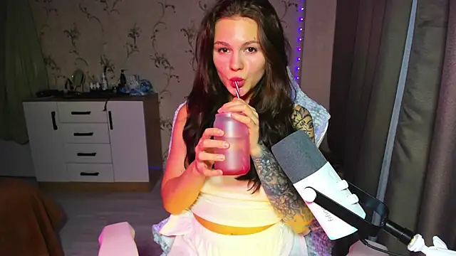 yourdreamm   online show from November 14, 2025, 7:45 am