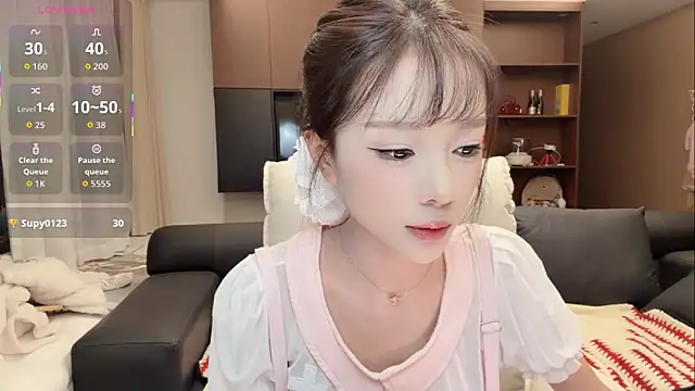 Snapshot of Butterbear chatting on December 1, 2025, 12:06 pm Butterbear online show from December 1, 2025, 12:06 pm