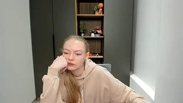 ElaneComiso online show from November 15, 2025, 5:33 am