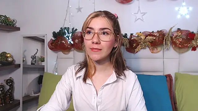 AriLumi online show from December 22, 2025, 7:36 pm