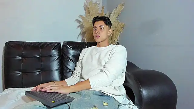 ZeusBrant online show from April 11, 2026, 1:04 pm