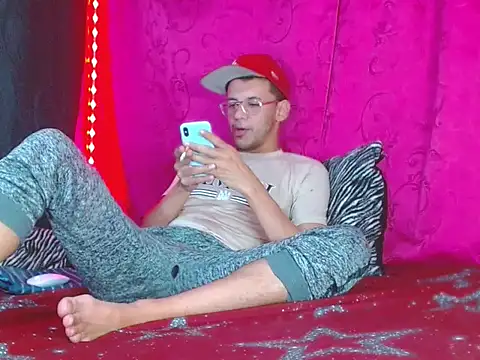 FANTASYBOYS11 online show from January 8, 2026, 9:43 pm