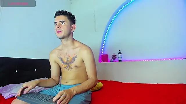 kaiborman00 online show from November 19, 2025, 6:52 pm