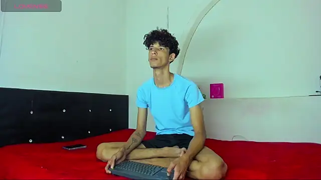 kaiborman00 online show from April 21, 2026, 3:02 am