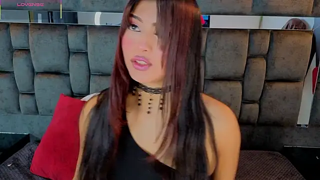 IssaJones  online show from February 2, 2026, 5:56 pm