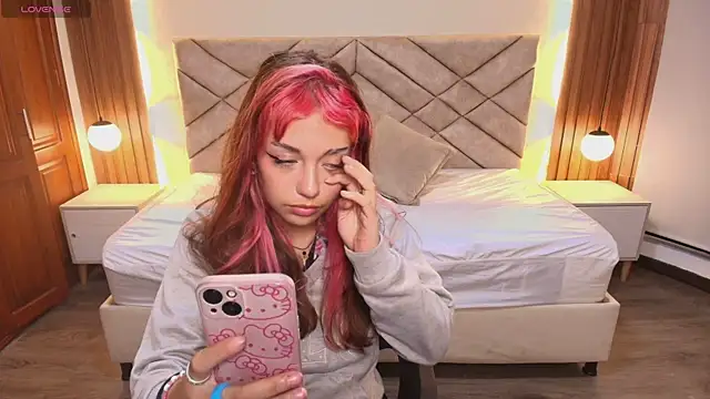 Snapshot of Laracooper_ chatting on February 9, 2026, 7:12 pm Laracooper online show from February 9, 2026, 7:12 pm