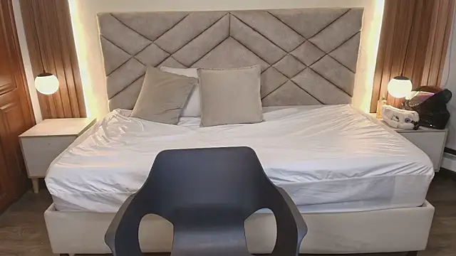 Snapshot of Laracooper_ chatting on February 28, 2026, 7:24 pm Laracooper online show from February 28, 2026, 7:24 pm