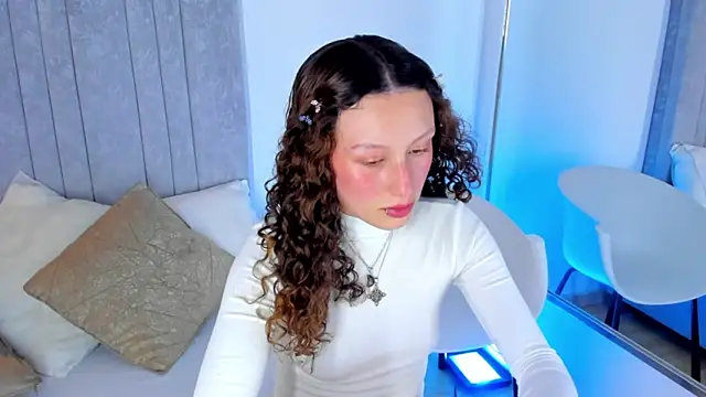 Martina 077 online show from February 12, 2026, 8:08 pm