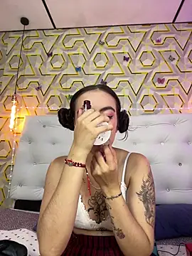 MelanyyJhonson15 online show from June 2, 2026, 8:31 pm
