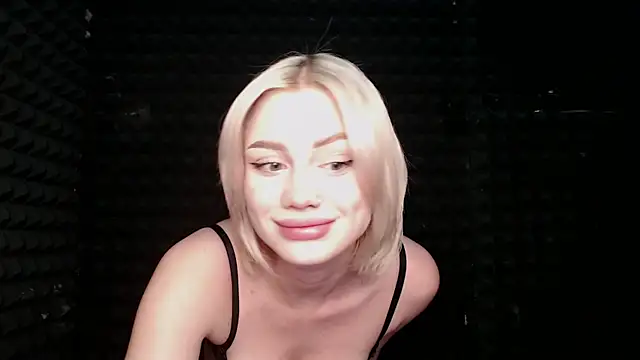 RealLinaaa online show from November 18, 2025, 7:06 pm