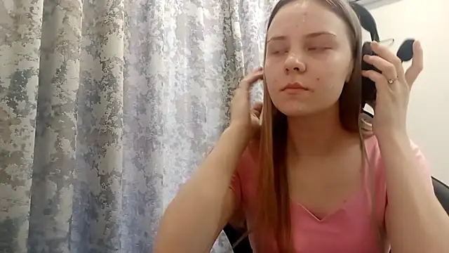 DeenaCaho online show from December 16, 2025, 6:28 am