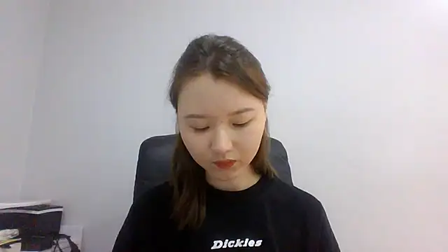 DeenaCaho online show from November 28, 2025, 7:08 am