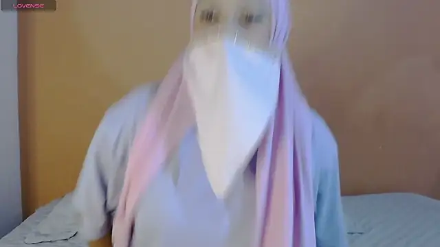 Snapshot of amina_fair chatting on November 18, 2025, 5:11 am amina fair online show from November 18, 2025, 5:11 am