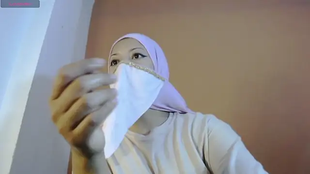 Snapshot of amina_fair chatting on November 21, 2025, 6:34 am amina fair online show from November 21, 2025, 6:34 am