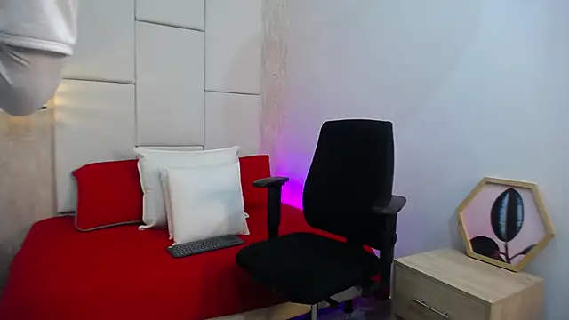 Snapshot of Agnes_Monet chatting on November 18, 2025, 12:30 pm Agnes Monet online show from November 18, 2025, 12:30 pm