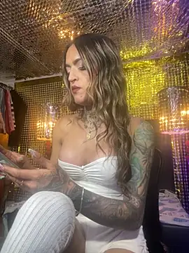 Snapshot of PAULAWIMD chatting on November 18, 2025, 3:32 am PAULAWIMD online show from November 18, 2025, 3:32 am