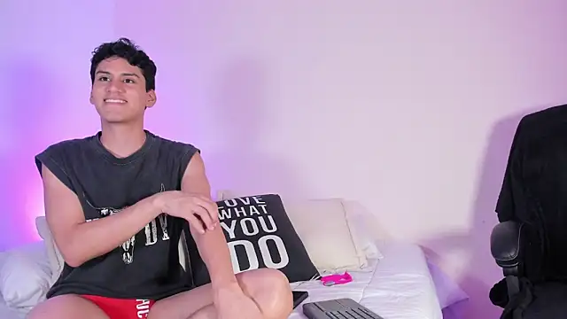 Snapshot of Mark_Nico chatting on February 19, 2026, 5:48 am Mark Nico online show from February 19, 2026, 5:48 am