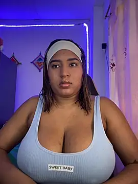 Snapshot of morena-2025 chatting on July 3, 2026, 10:49 pm morena-2025 online show from July 3, 2026, 10:49 pm