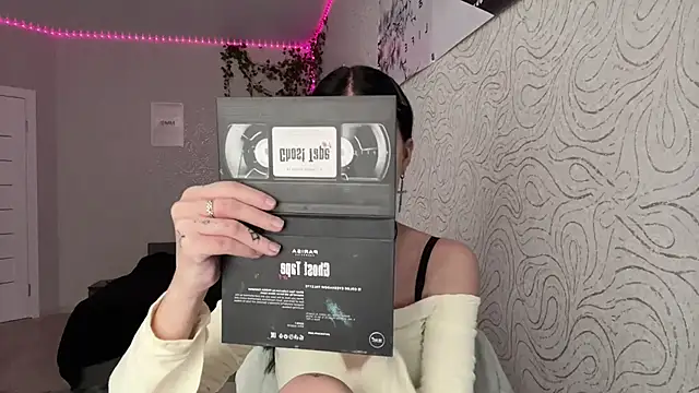 JuliaElse online show from December 4, 2025, 11:20 am