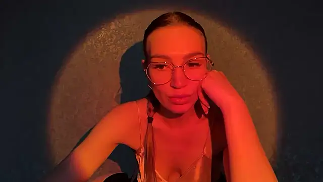 lisababy a online show from November 13, 2025, 4:22 pm