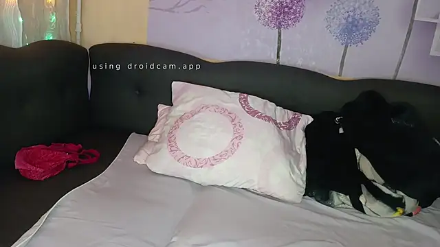 honey sweet couple online show from April 21, 2026, 6:14 pm