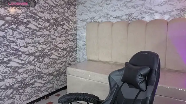 Evy Luxx v online show from February 4, 2026, 3:45 am