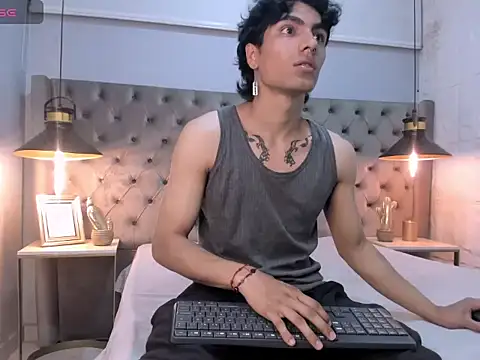 Snapshot of MattFiore chatting on November 24, 2025, 11:32 am MattFiore online show from November 24, 2025, 11:32 am