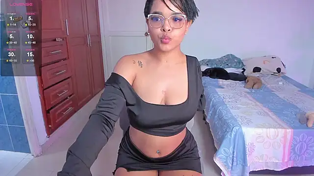 Tatiana-Jaaramillo online show from April 17, 2026, 2:42 pm