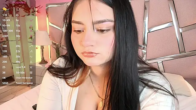 Nicollevsconttei online show from December 17, 2025, 3:50 pm